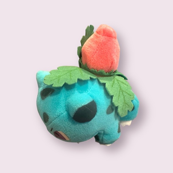 Pokemon Ivysaur Collectible Tag with Red and Yellow - Picture 7 of 11